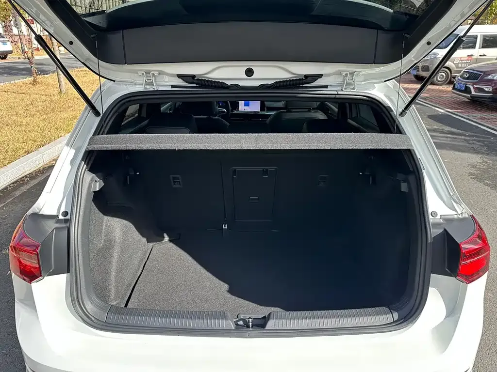 Volkswagen Golf 2021 из CN, фото 10