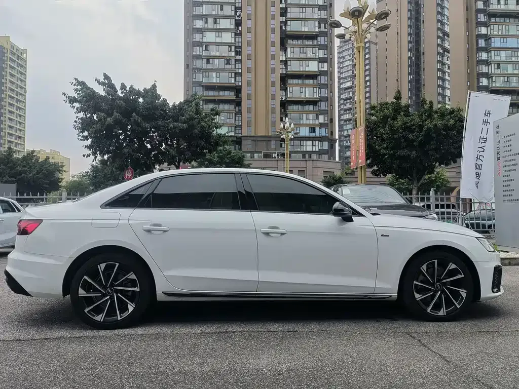 Audi A4L 2023 из CN, фото 8