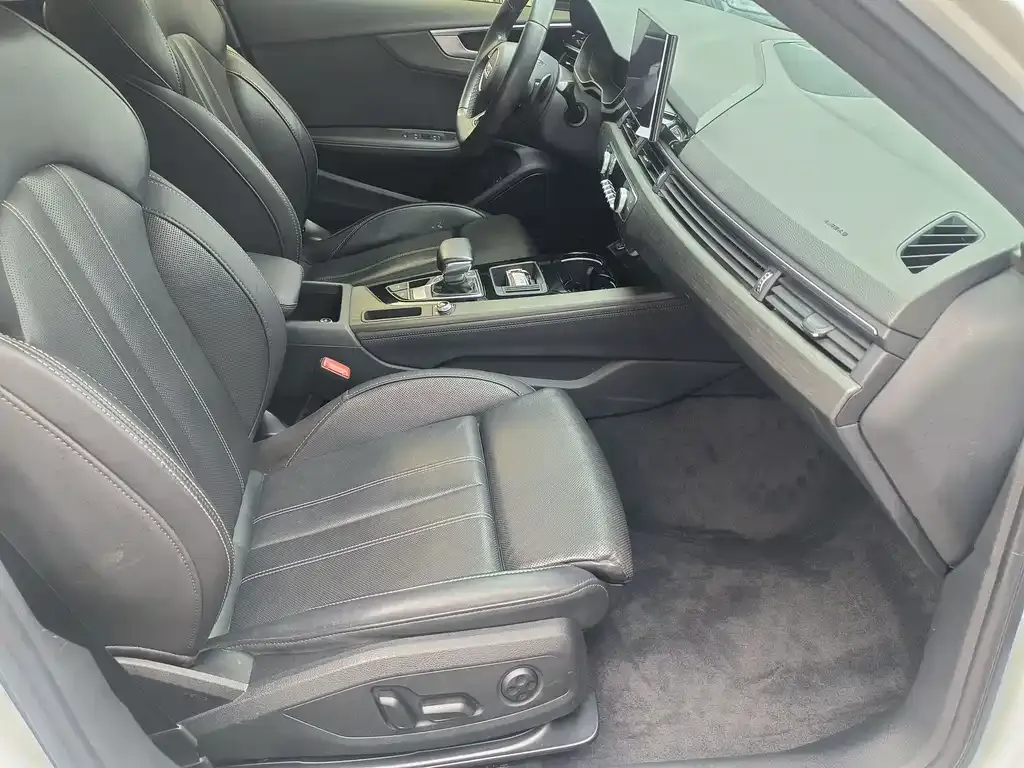 Audi A4L 2023 из CN, фото 9
