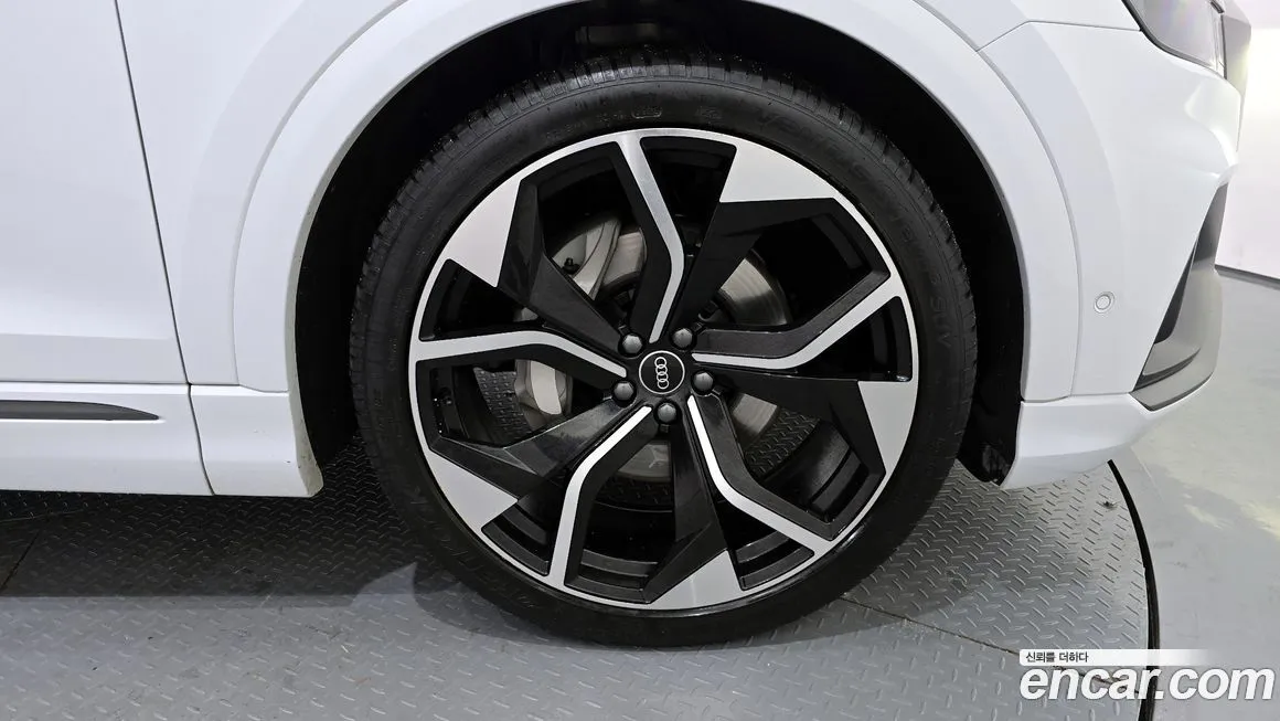 Audi Q8 2021 из KR, фото 5