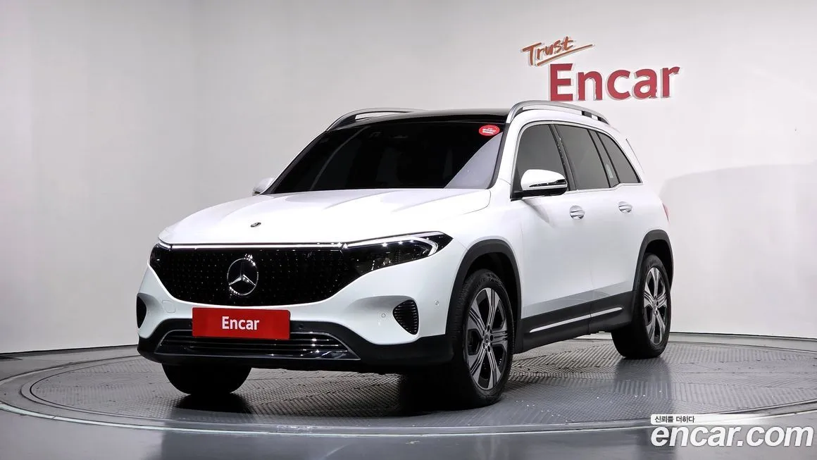 Mercedes-Benz EQB — фото 1