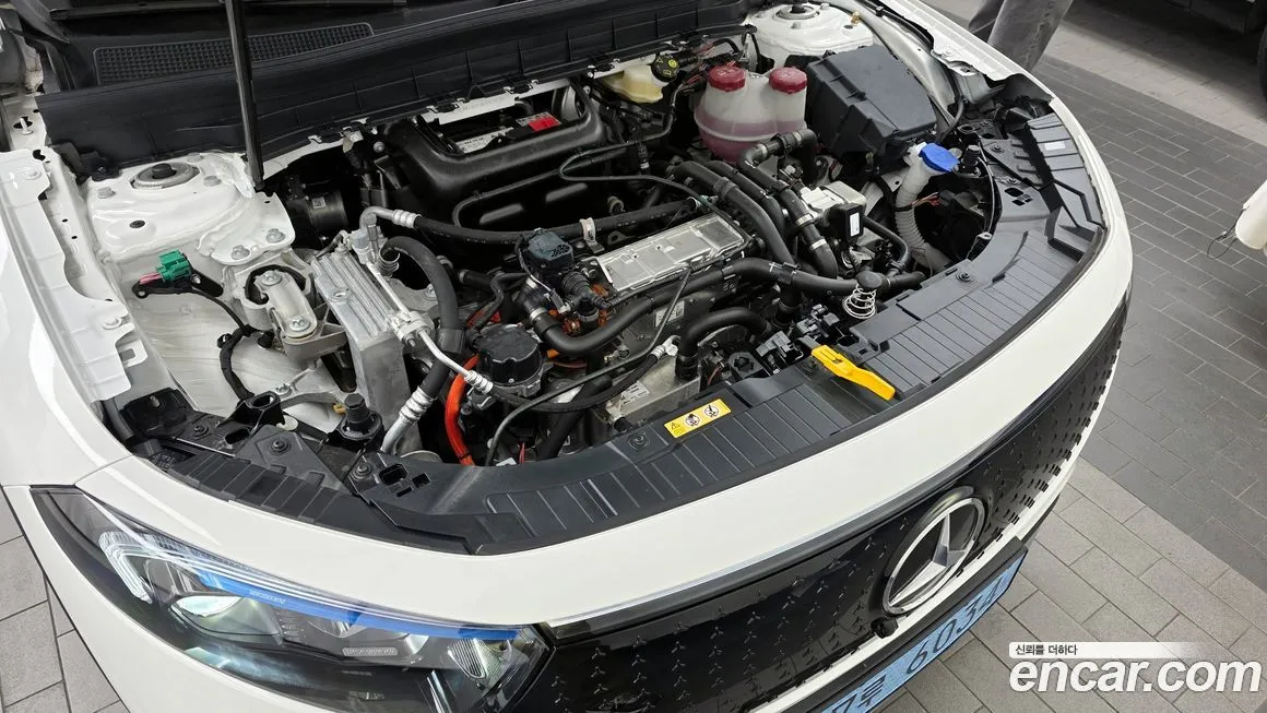 Mercedes-Benz EQB — фото 6