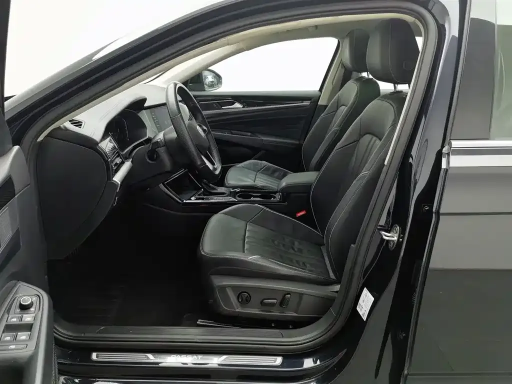 Volkswagen Passat 2023 из CN, фото 10