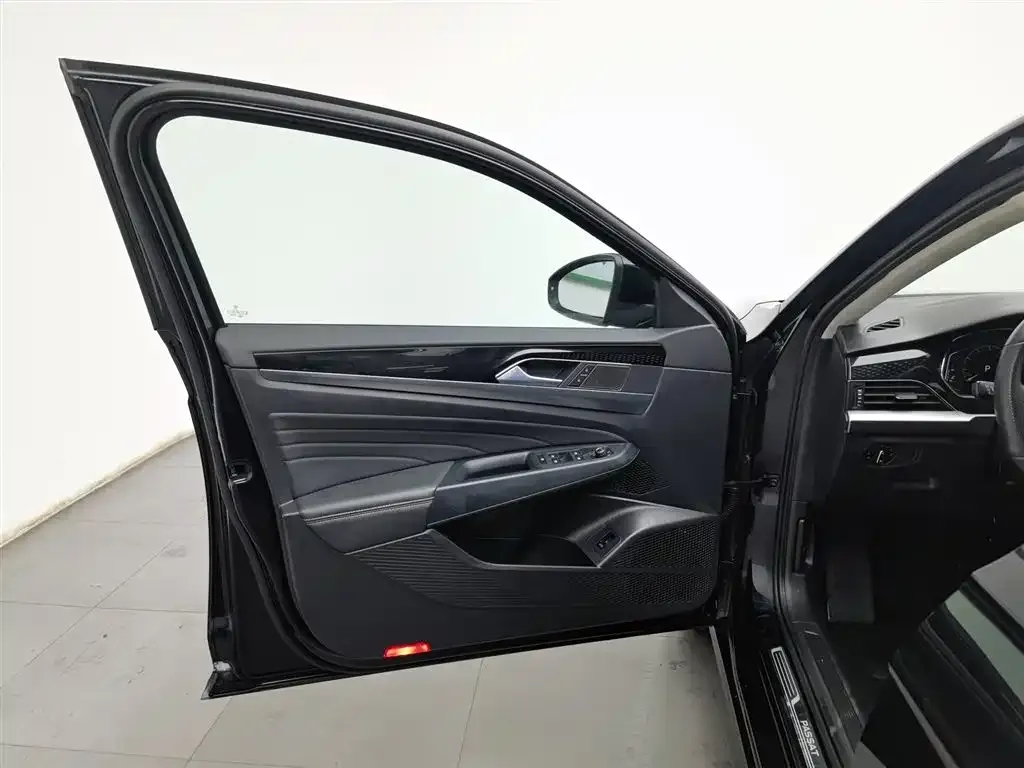 Volkswagen Passat 2023 из CN, фото 8