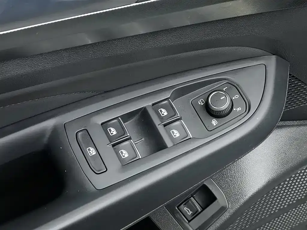 Volkswagen Passat 2023 из CN, фото 9