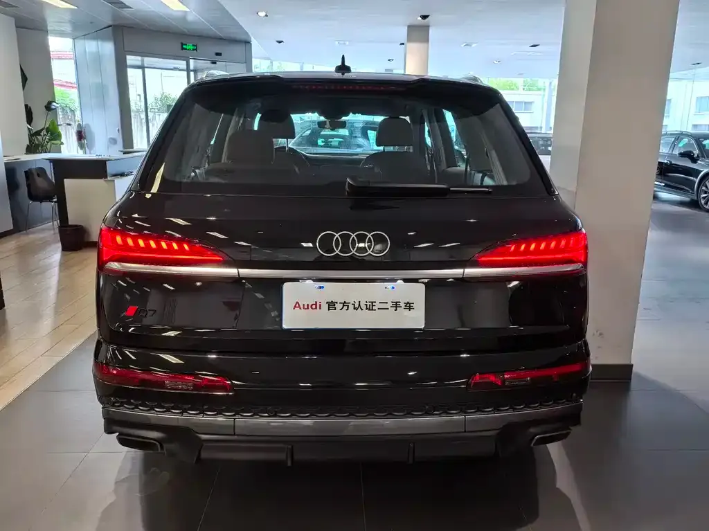 Audi Q7 2024 из CN, фото 4