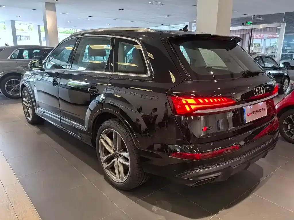 Audi Q7 2024 из CN, фото 5