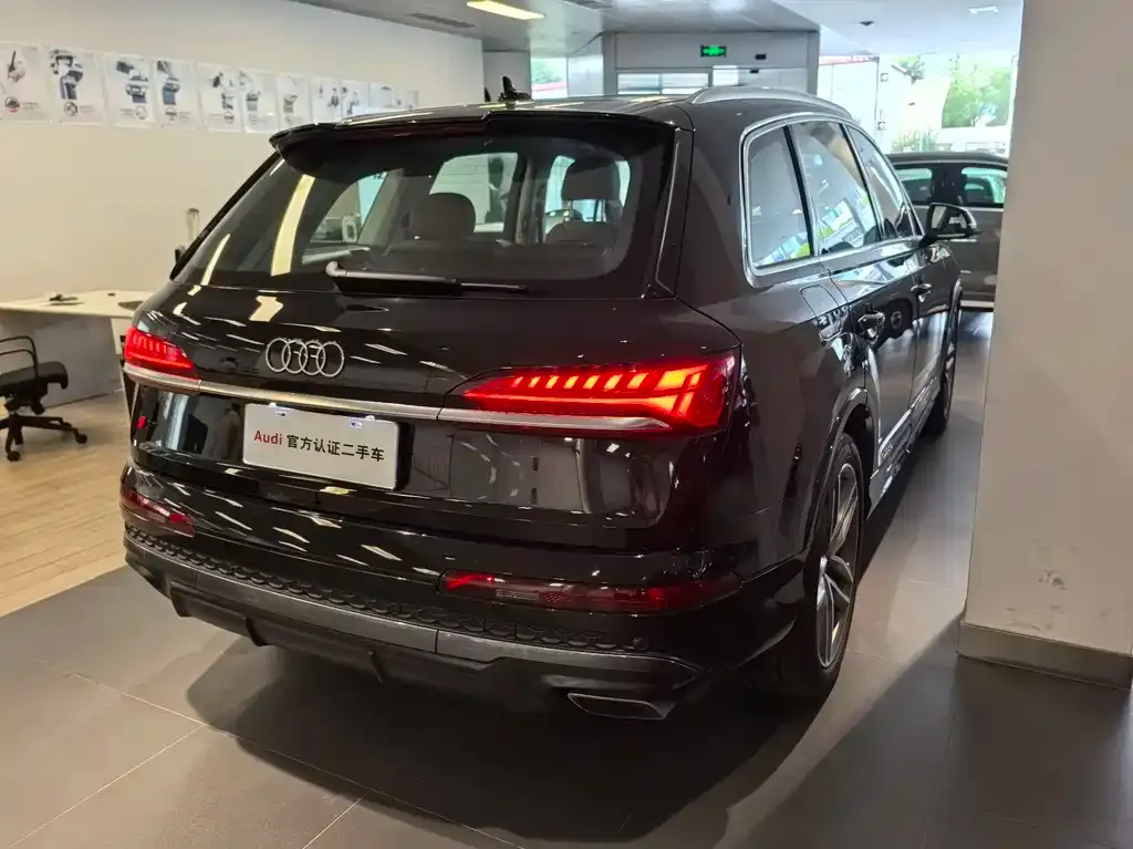 Audi Q7 2024 из CN, фото 6