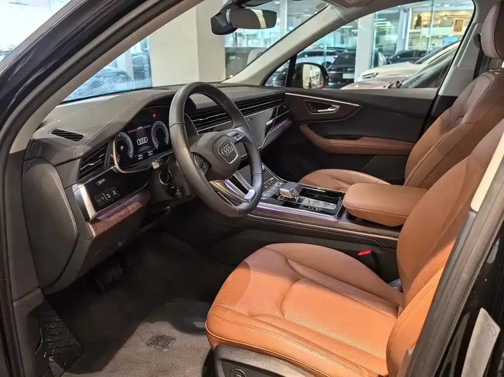 Audi Q7 2024 из CN, фото 8