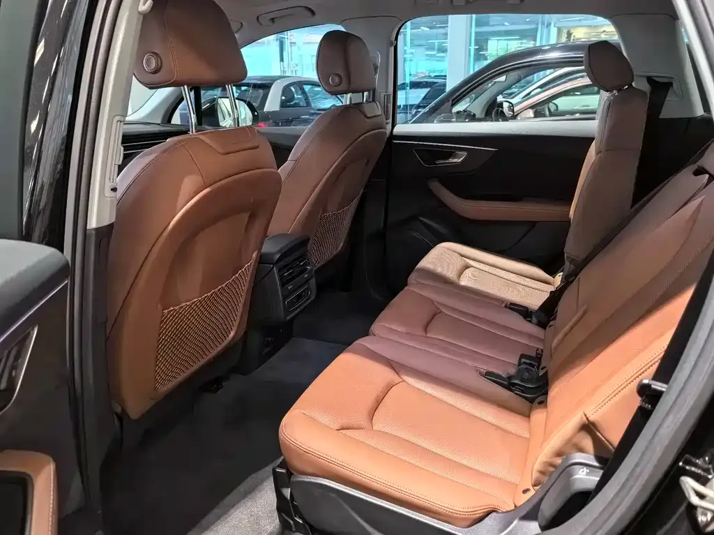 Audi Q7 2024 из CN, фото 9