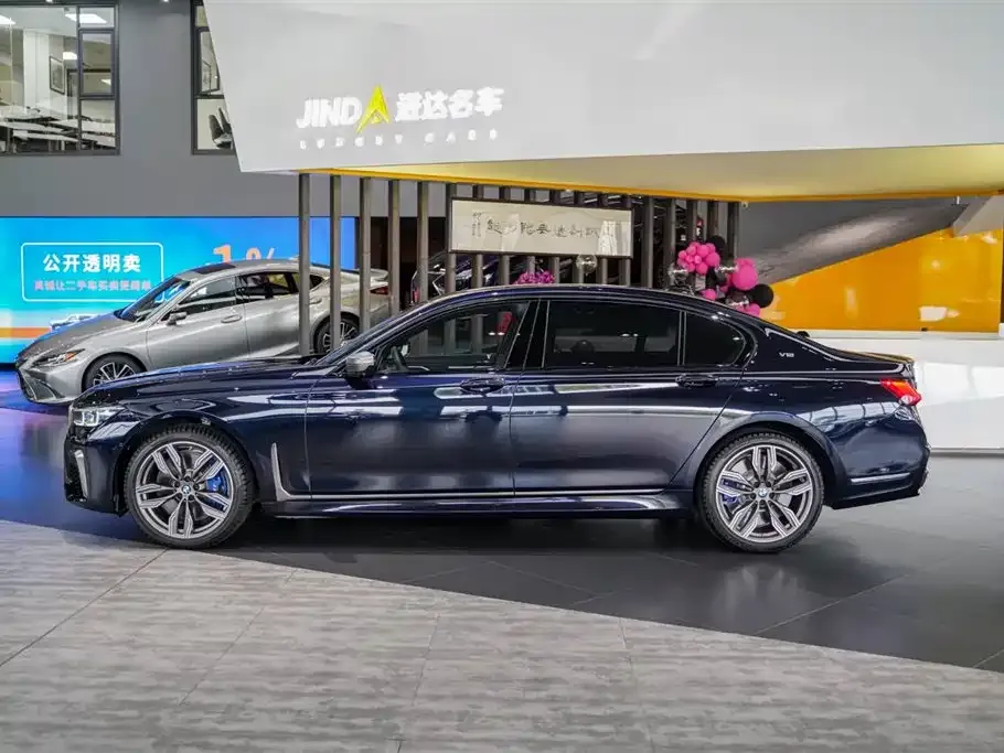 BMW 7 Series — фото 10