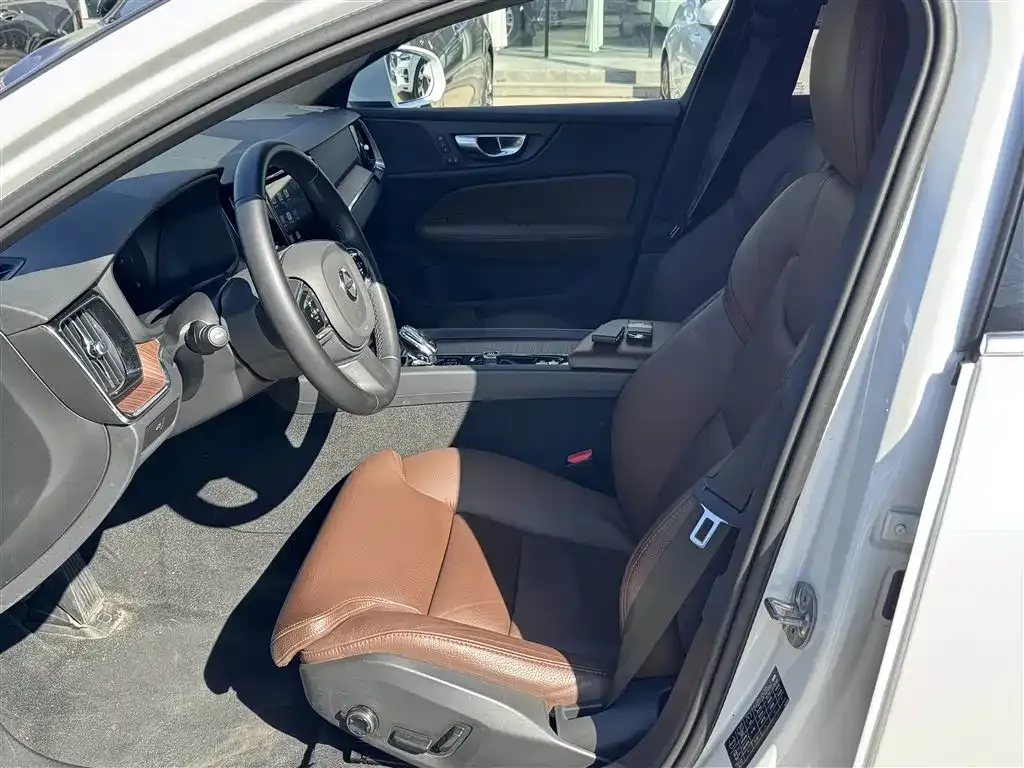 Volvo S60 — фото 10