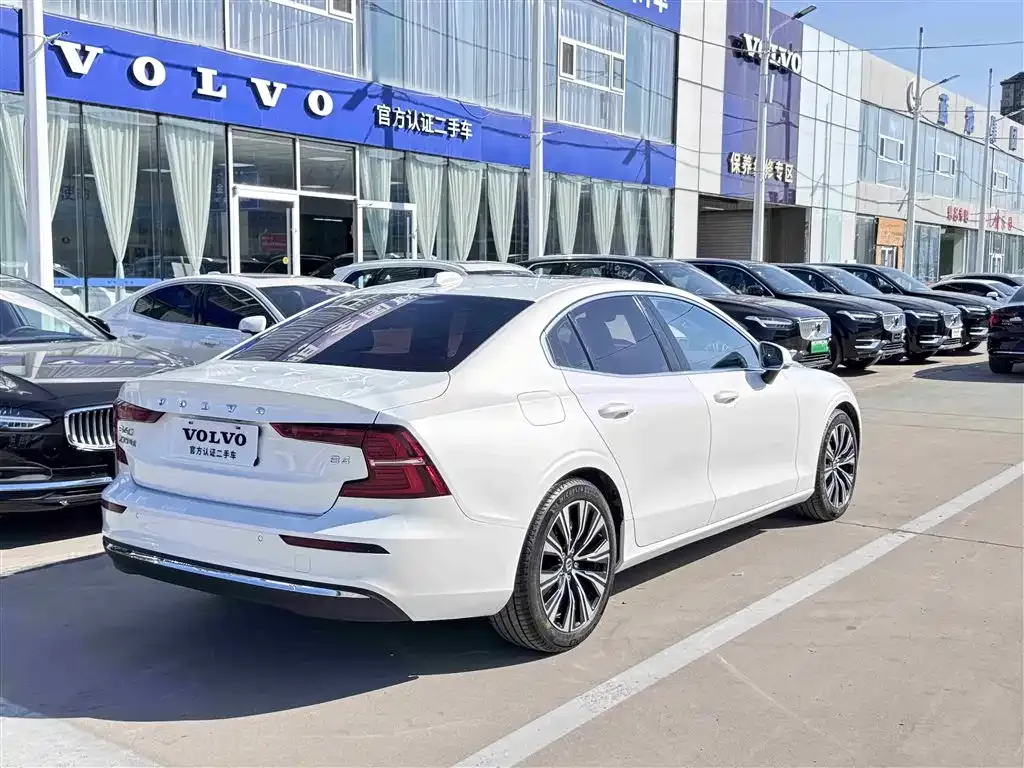 Volvo S60 — фото 4