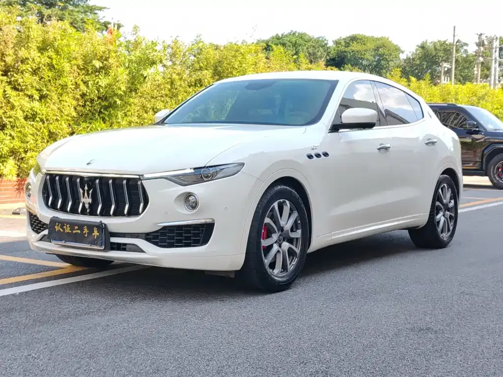 Maserati Levante — фото 1