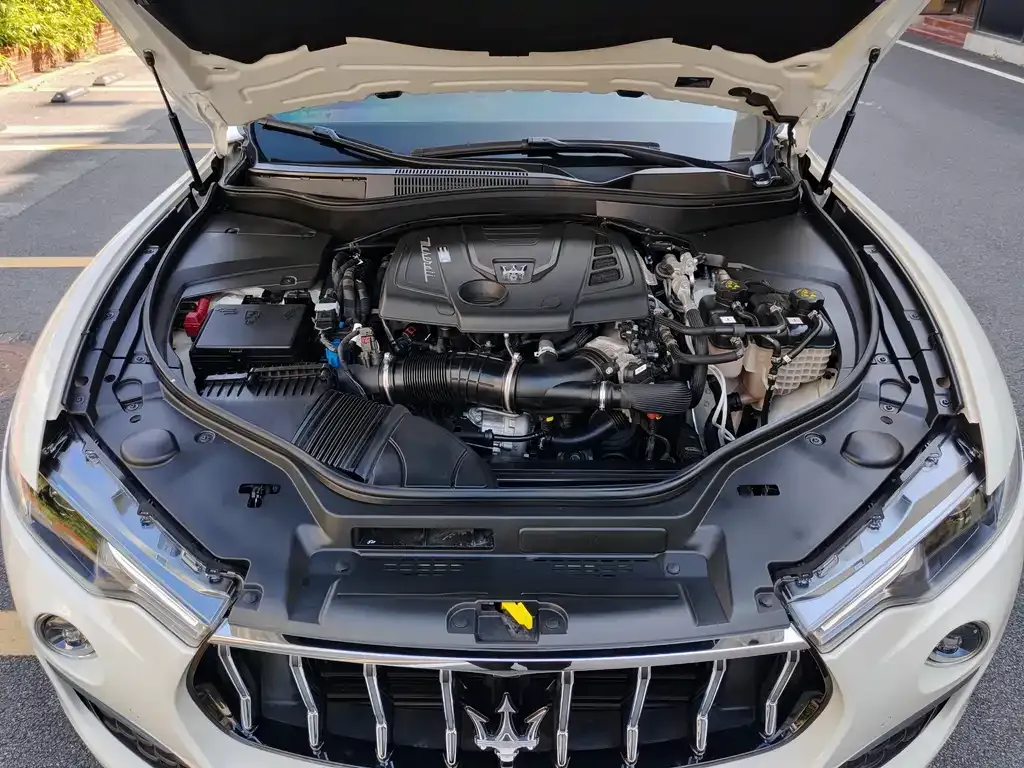 Maserati Levante — фото 10