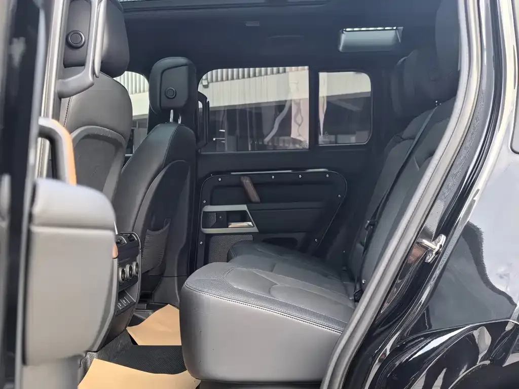 Land Rover Defender — фото 10