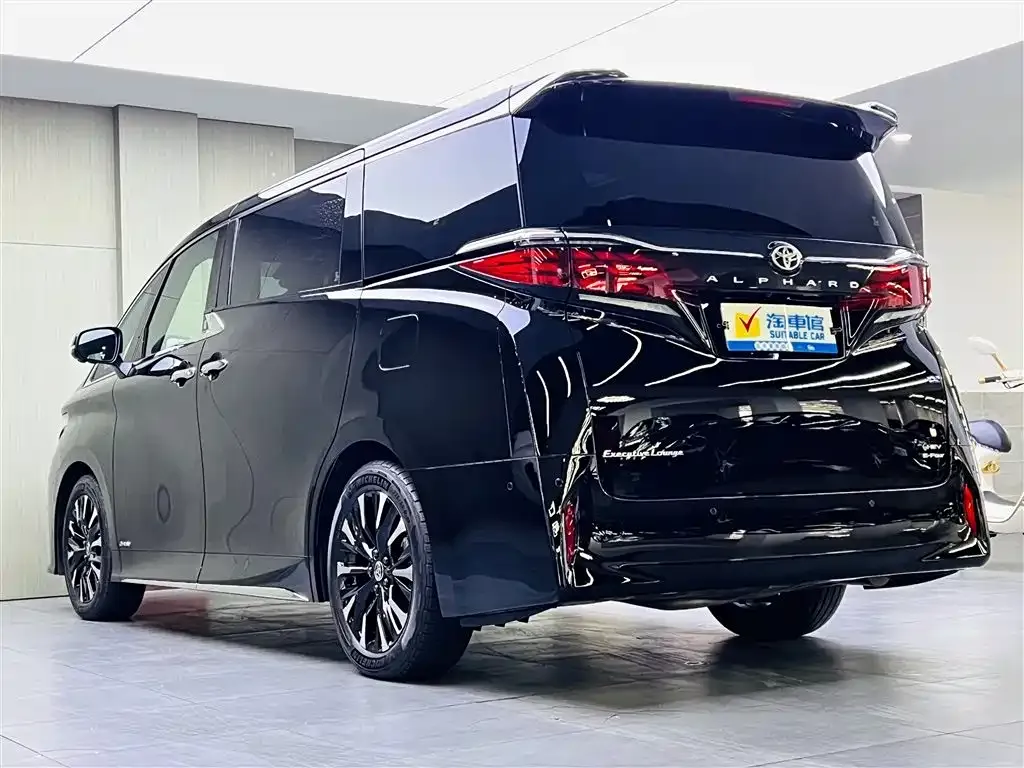 Toyota Alphard — фото 5