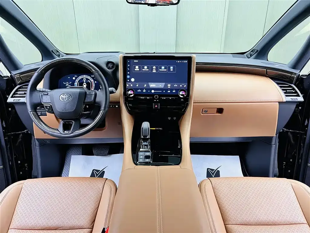 Toyota Alphard — фото 7