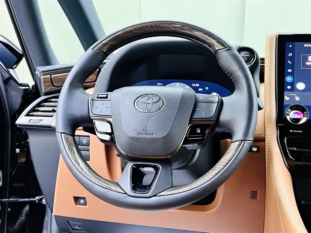 Toyota Alphard — фото 8
