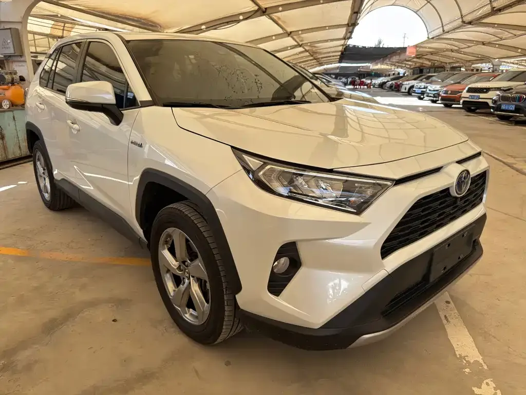 Toyota RAV4 — фото 2