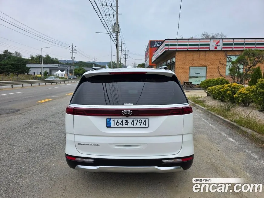 Kia Carnival — фото 4