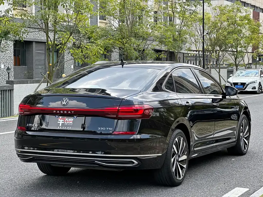 Volkswagen Passat 2023 из CN, фото 4