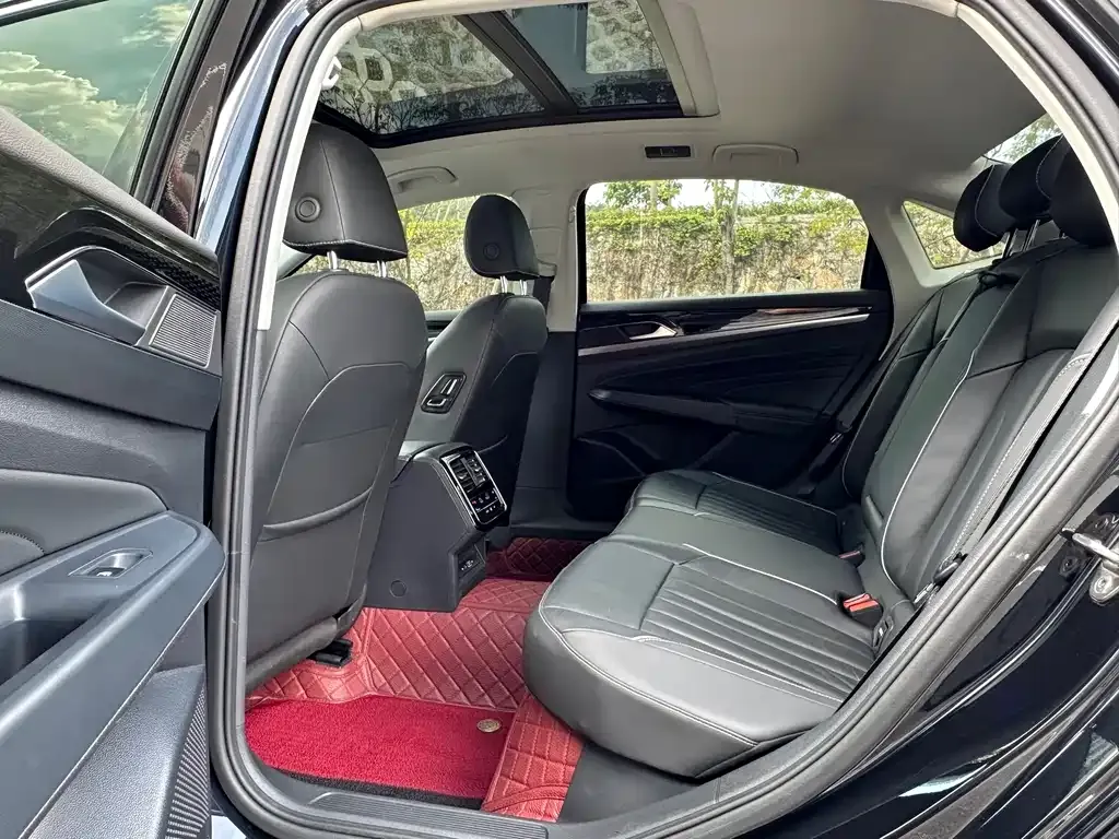 Volkswagen Passat 2023 из CN, фото 8