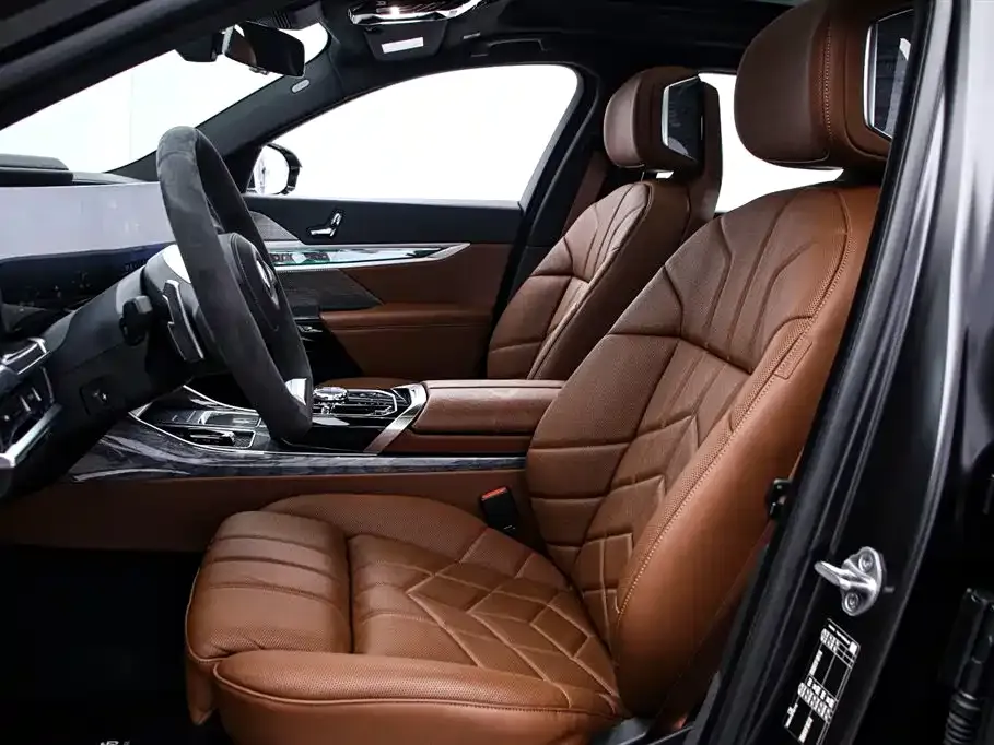 BMW 7 Series — фото 10