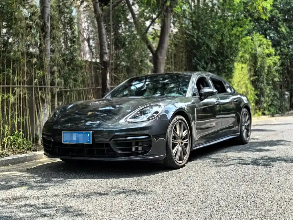 Porsche Panamera — фото 1