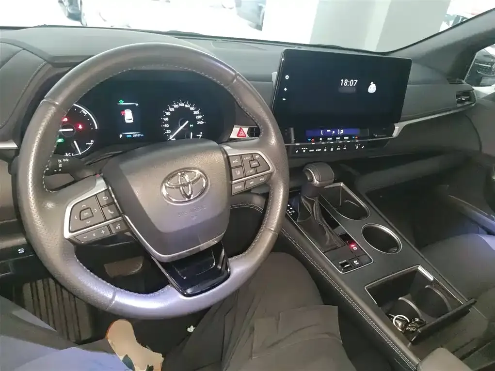 Toyota Sienna — фото 10