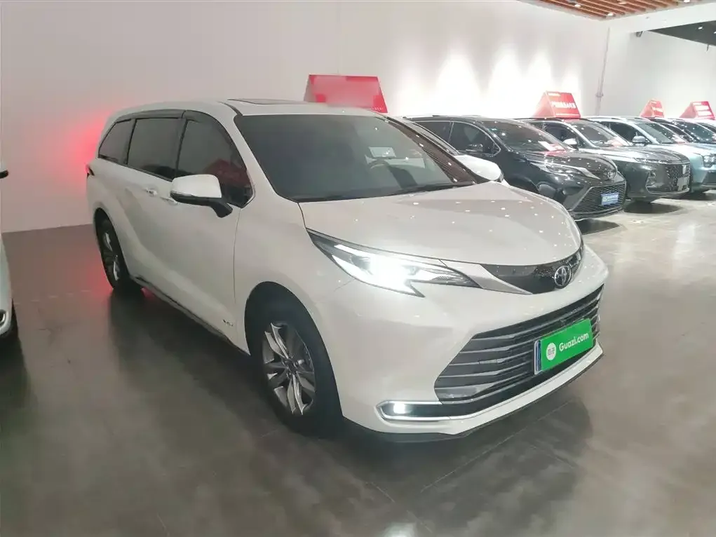 Toyota Sienna — фото 4