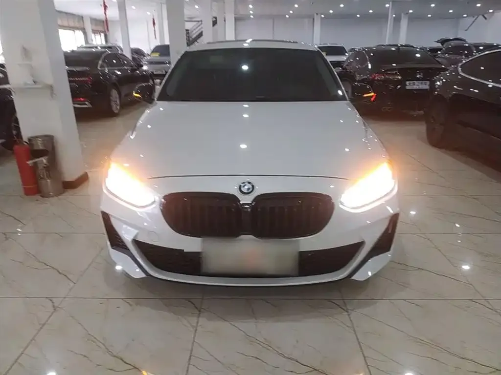 BMW 1 Series 2023 из CN, фото 3