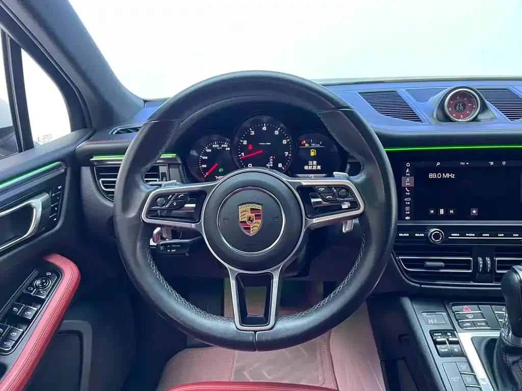Porsche Macan — фото 10