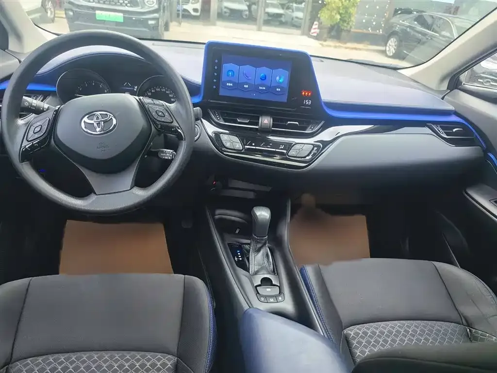 Toyota C-HR — фото 10