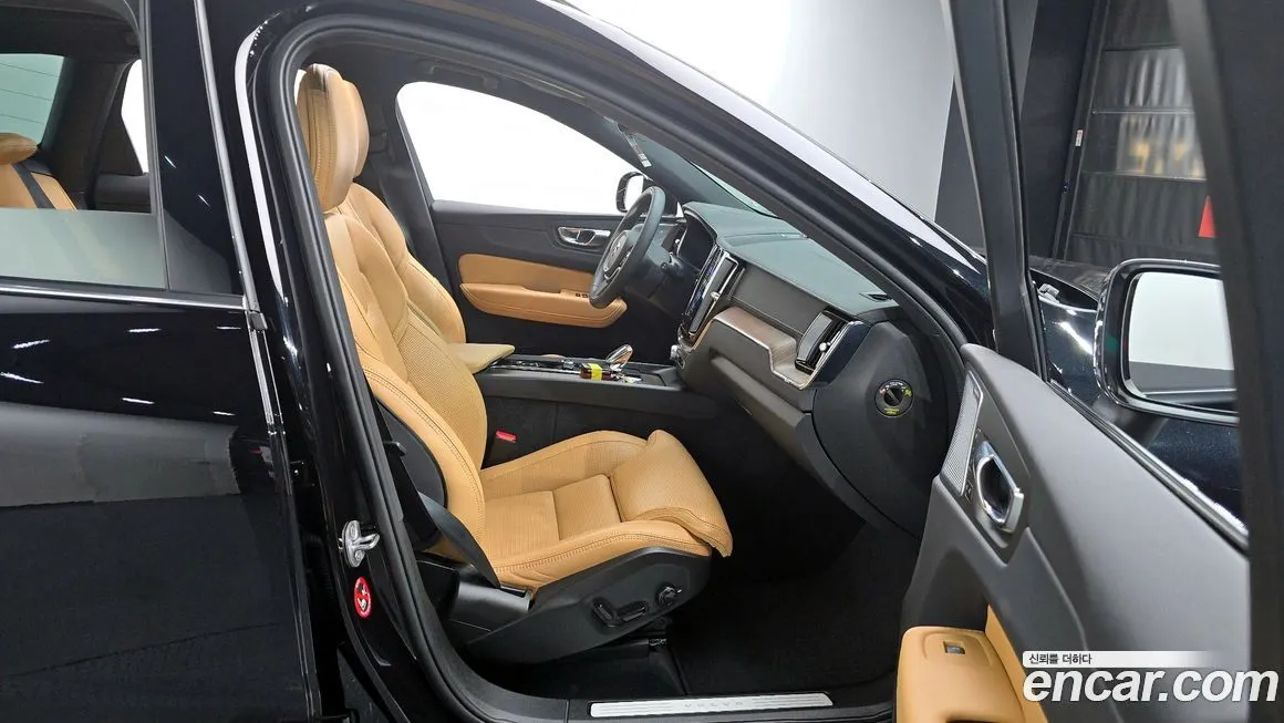 Volvo XC60 — фото 10