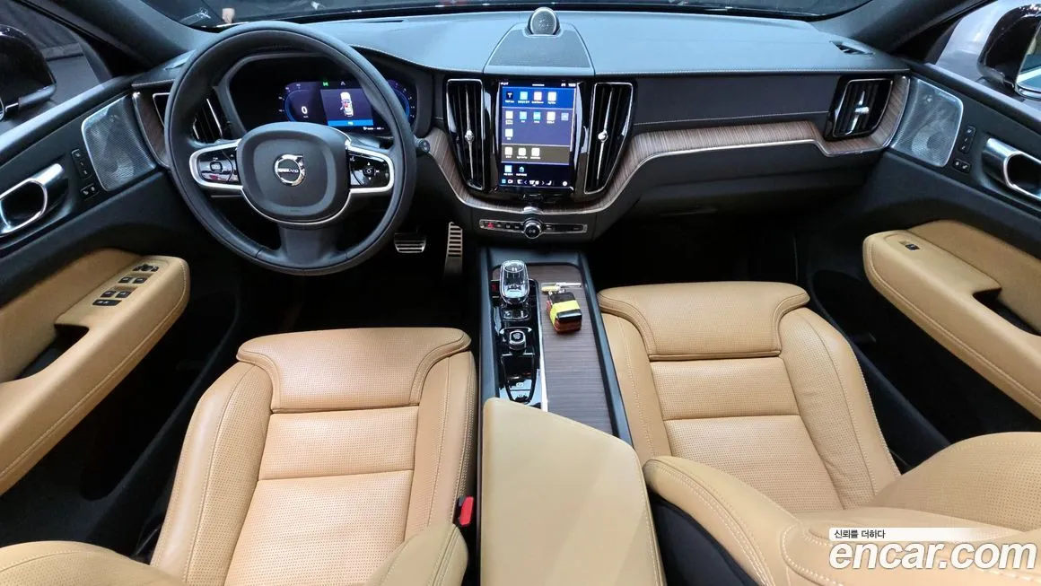 Volvo XC60 — фото 7