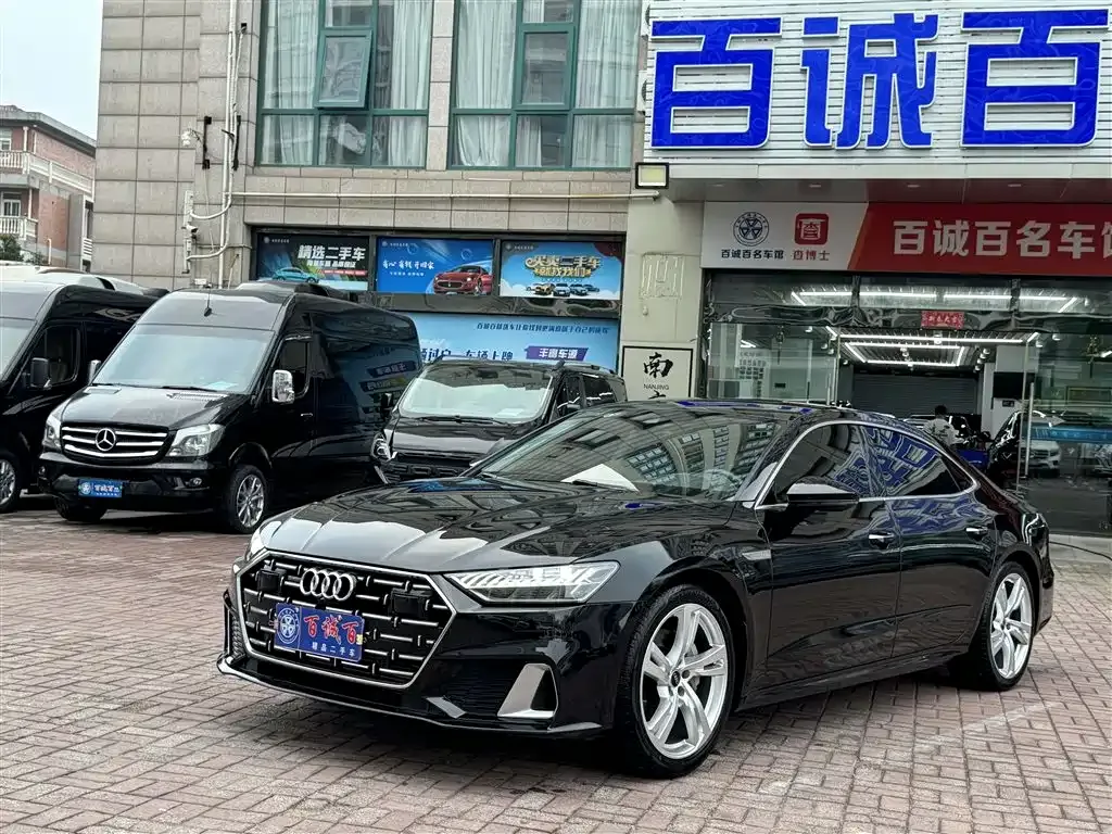 Audi A7L 2023 из CN, фото 1