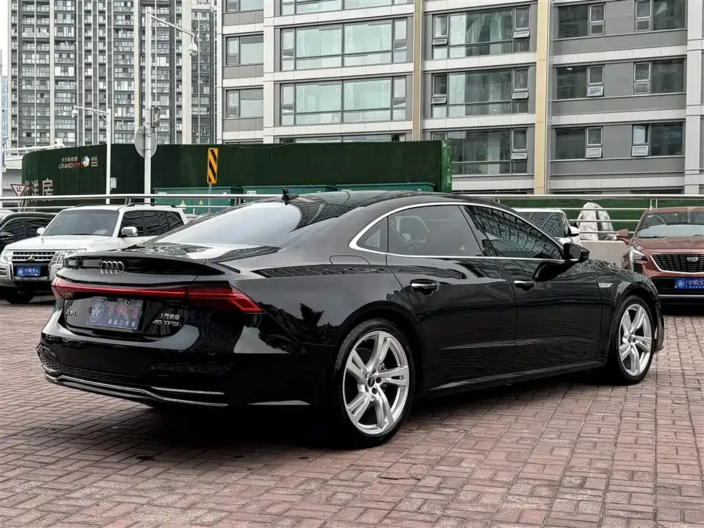 Audi A7L 2023 из CN, фото 5