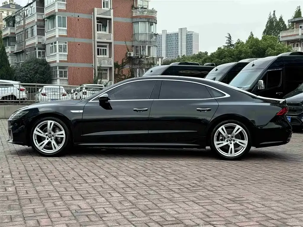 Audi A7L 2023 из CN, фото 8