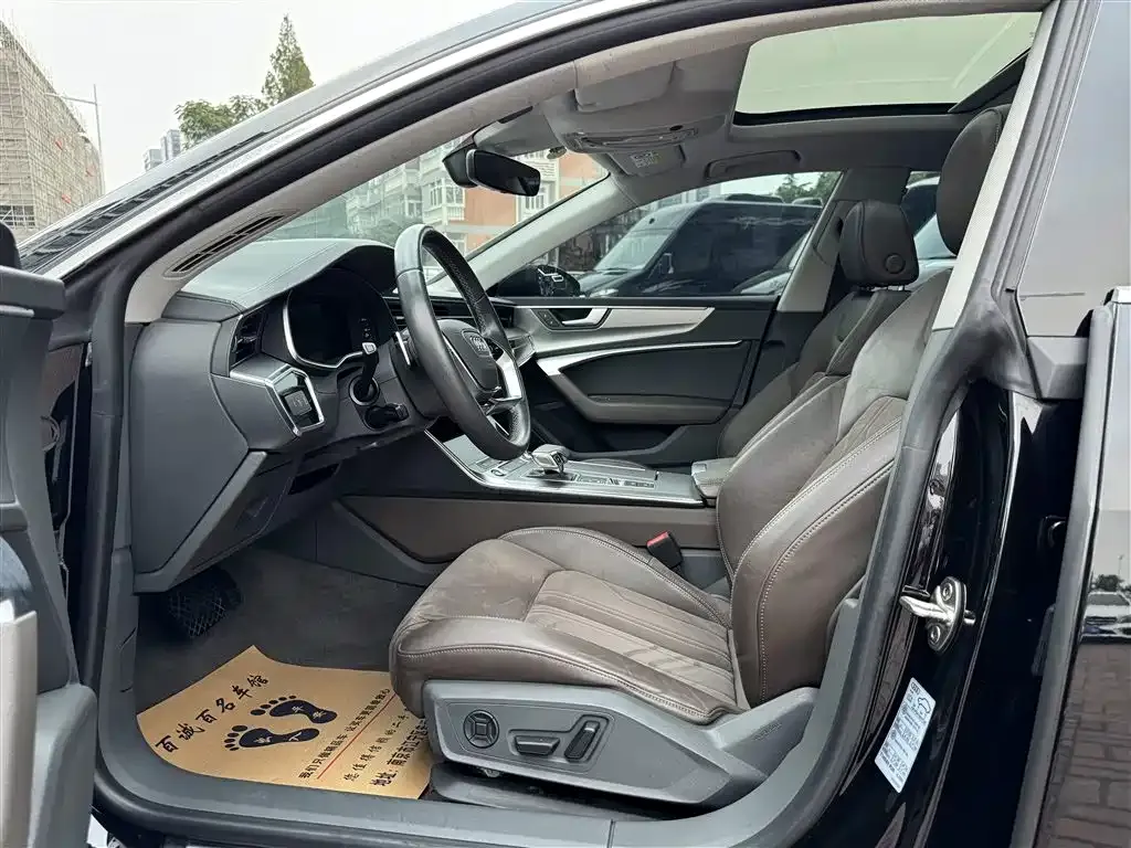 Audi A7L 2023 из CN, фото 9