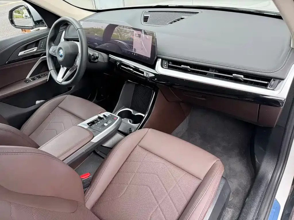 BMW iX1 2024 из CN, фото 8