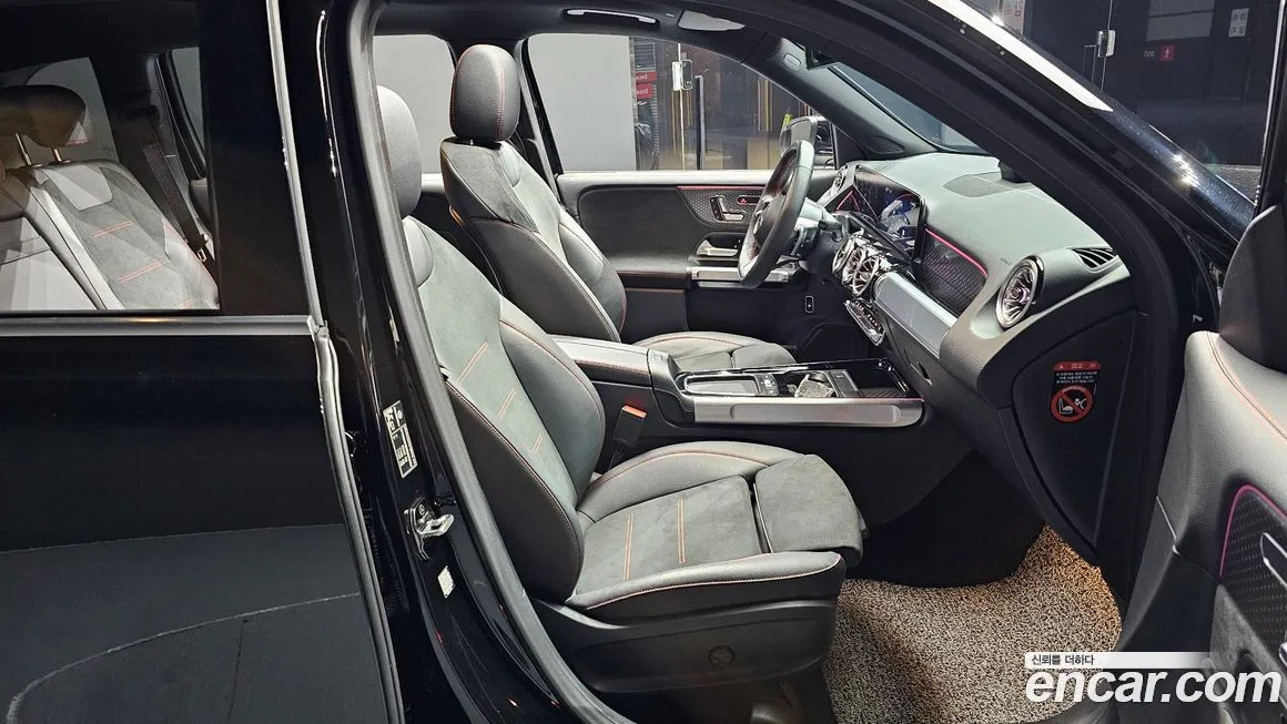 Mercedes-Benz GLB-Class — фото 10