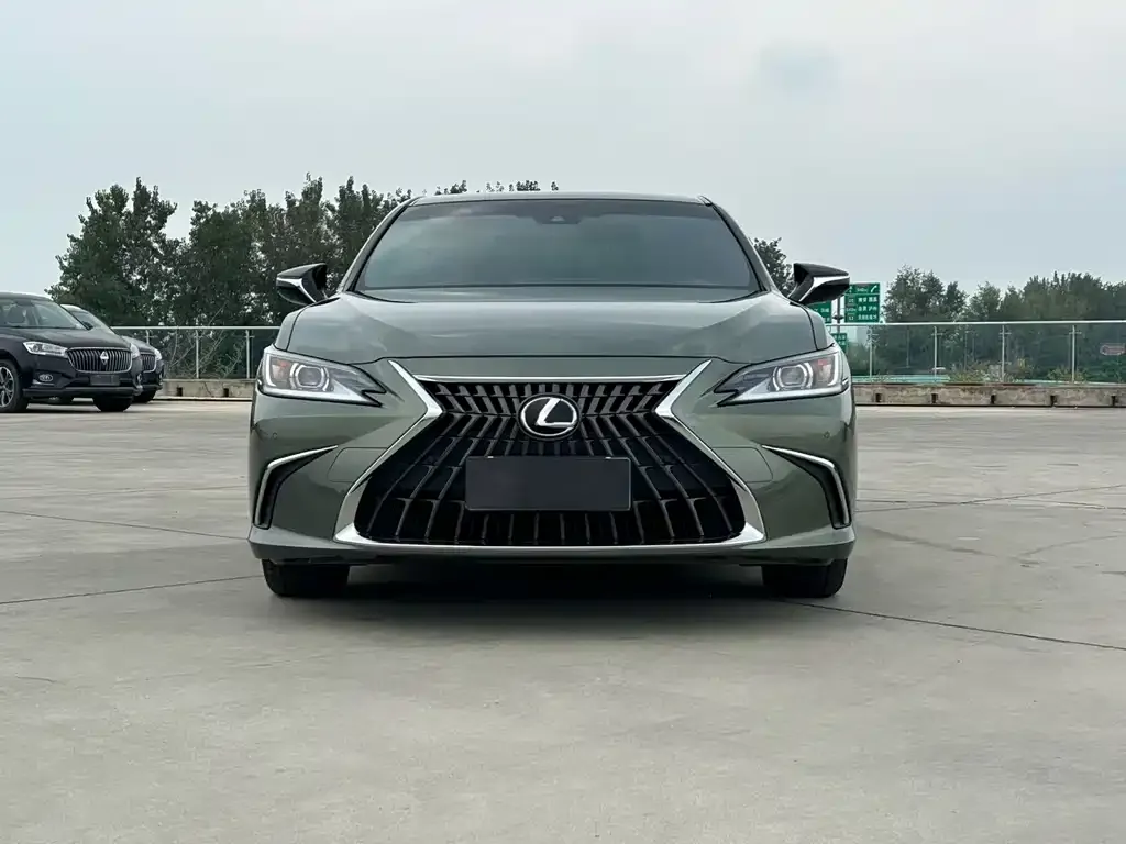 Lexus ES 2023 из CN, фото 2