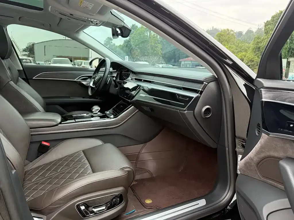 Audi A8 2021 из CN, фото 6