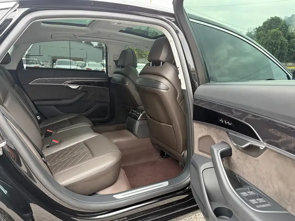 Audi A8 2021 из CN, фото 7