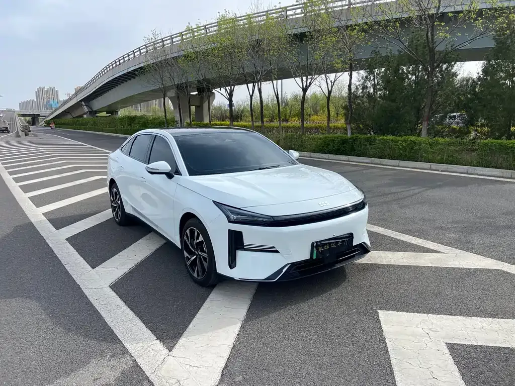 Geely Galaxy L6 — фото 3