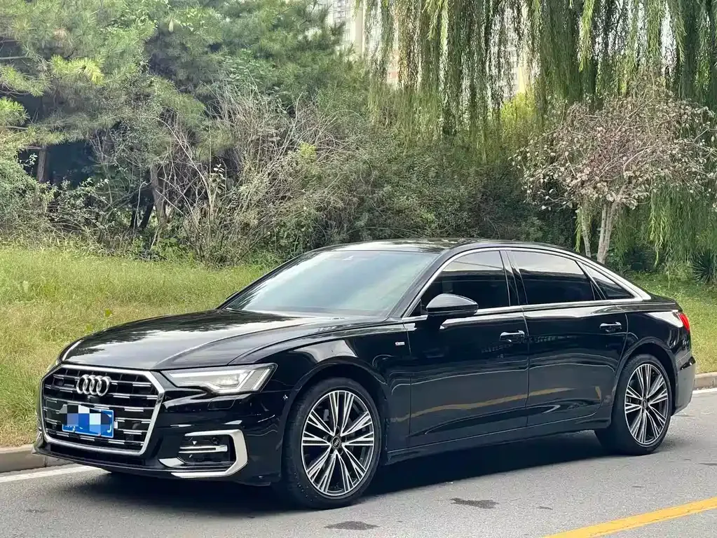 Audi A6L — фото 1