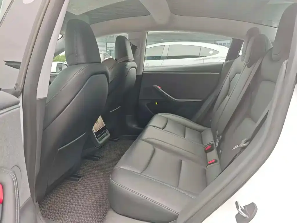 Tesla Model 3 — фото 10