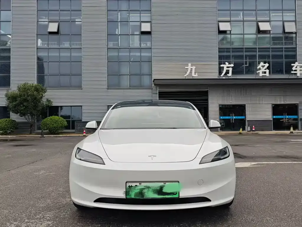 Tesla Model 3 — фото 2