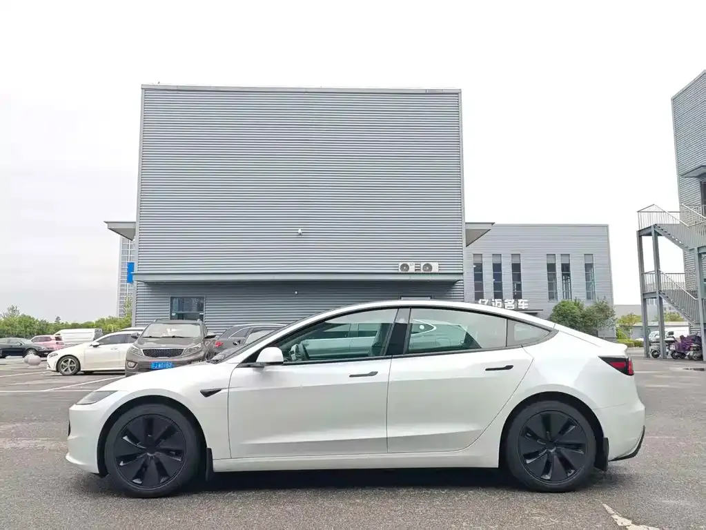 Tesla Model 3 — фото 4